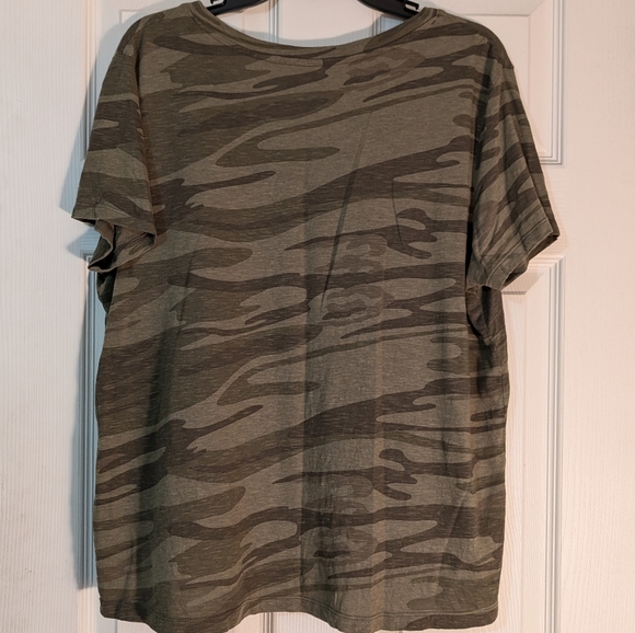 Natural Reflections Short Sleeve Camo Shirt with American Flag Pocket Size L - Picture 4 of 5